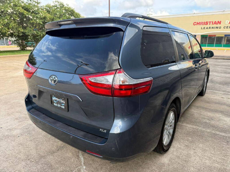 2017 Toyota Sienna XLE 8-Passenger