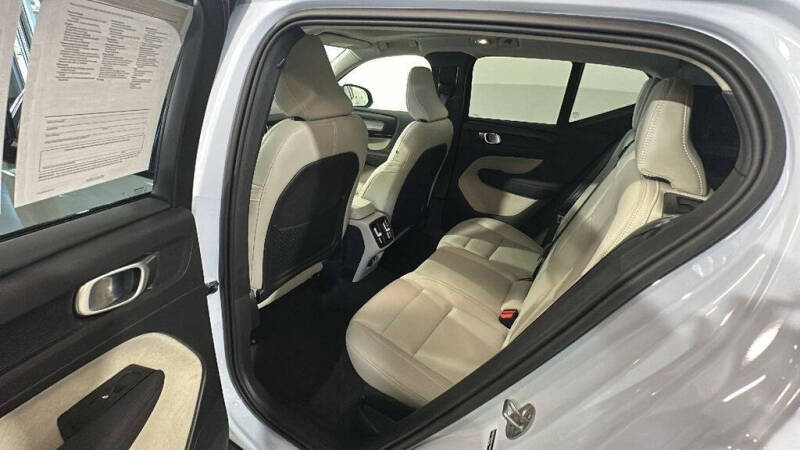 2026 Volvo XC40 B5 Plus