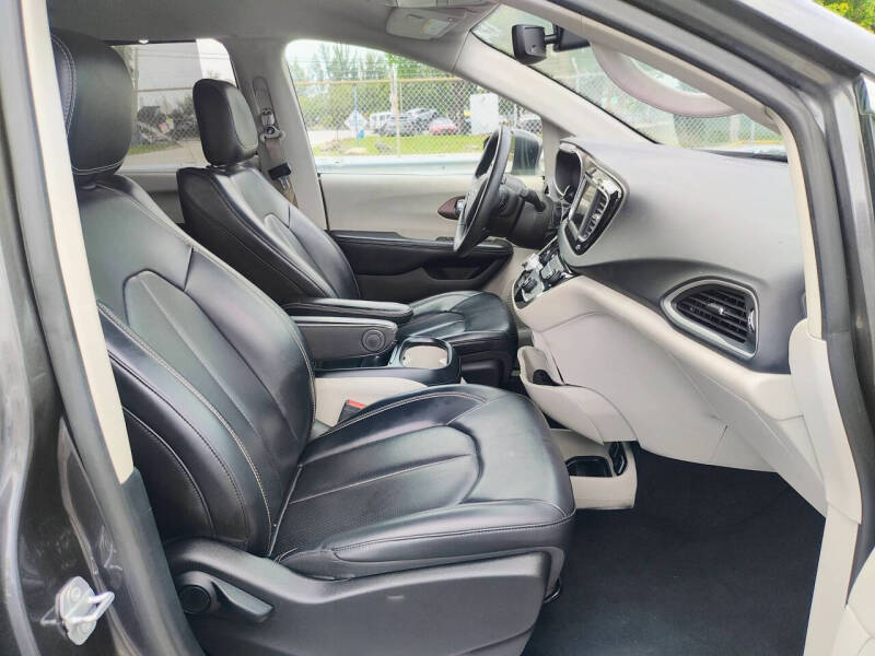 2020 Chrysler Voyager LXi