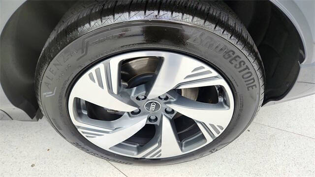 2025 Audi Q6 e-tron quattro Premium Plus