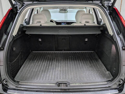 2024 Volvo XC60 B5 Ultimate Dark Theme