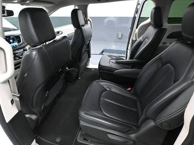 2023 Chrysler Pacifica Plug-In Hybrid Touring L