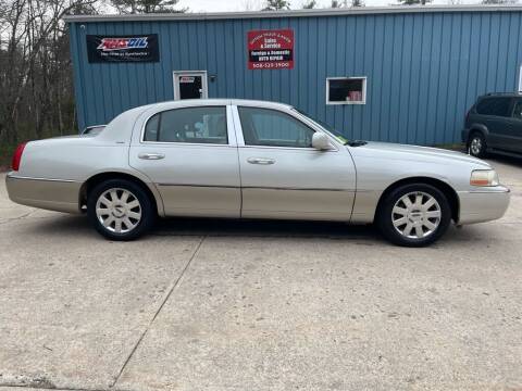 2005 Lincoln Town Car for sale at Upton Truck and Auto in Upton MA