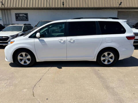 2017 Toyota Sienna LE 8-Passenger