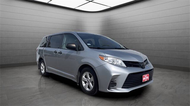 2020 Toyota Sienna L's photo