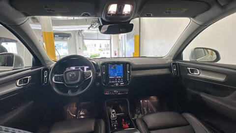 2023 Volvo XC40 B5 Plus Bright Theme