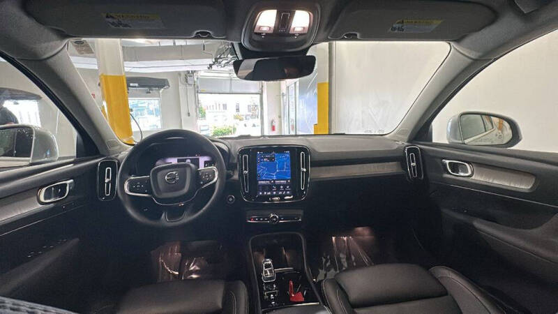 2023 Volvo XC40 B5 Plus Bright Theme