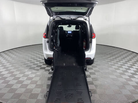 2024 Chrysler Pacifica Touring