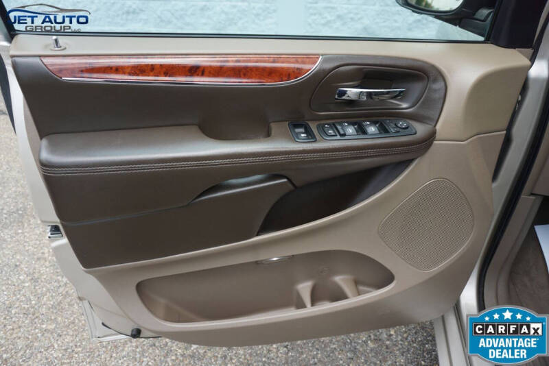 2012 Chrysler Town and Country Touring