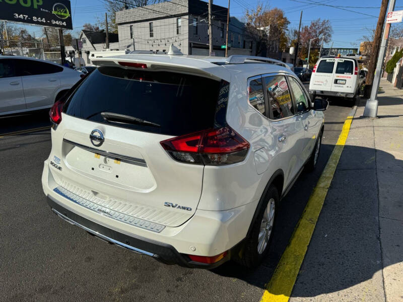 2019 Nissan Rogue SV photo 6