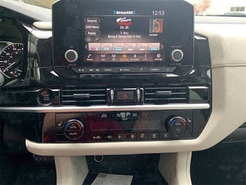 2025 Nissan Pathfinder SV