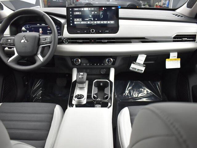 2026 Mitsubishi Outlander SE