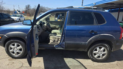 2005 Hyundai Tucson for sale at Dave-O Motor Co. in Haltom City TX