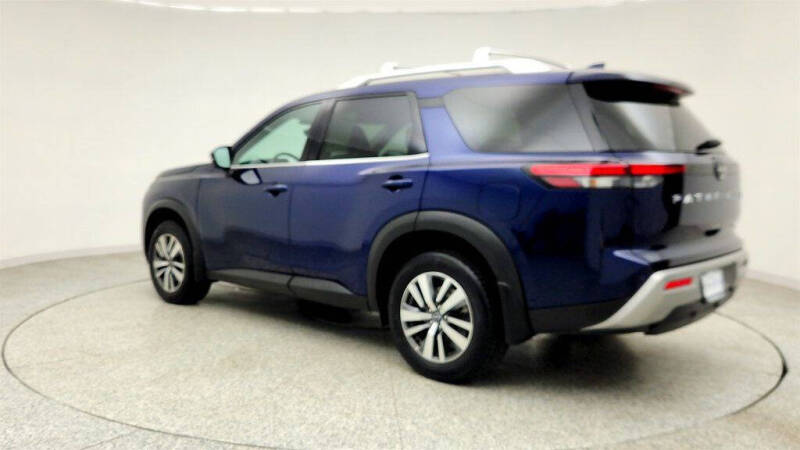 2024 Nissan Pathfinder SL