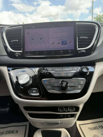 2022 Chrysler Pacifica Touring L