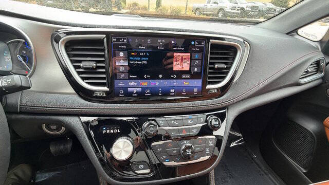 2024 Chrysler Pacifica Plug-In Hybrid Pinnacle