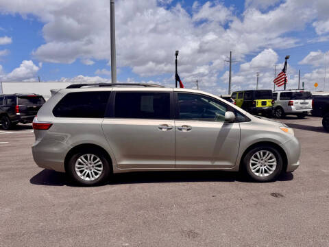 2015 Toyota Sienna XLE 8-Passenger