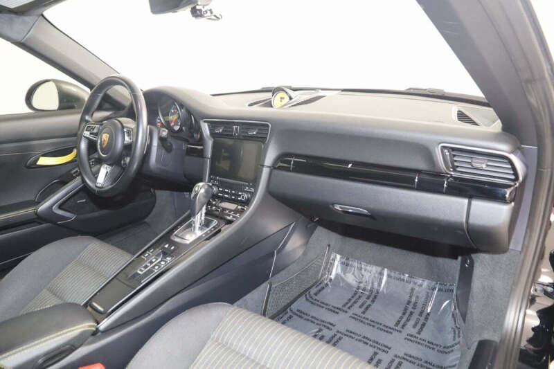 2019 Porsche 911 Carrera