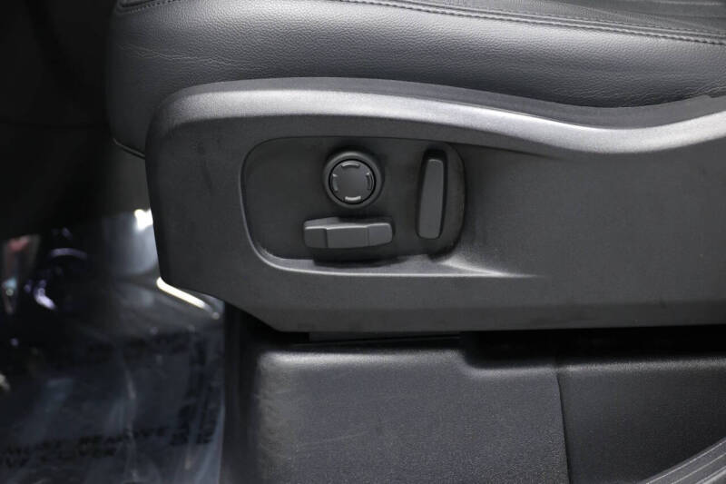 2022 Land Rover Defender 110 SE