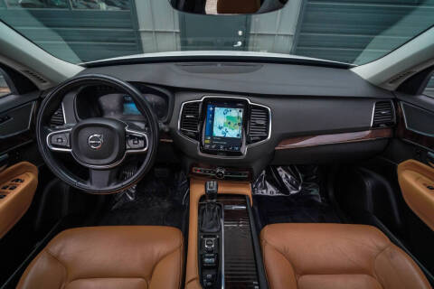 2016 Volvo XC90 T6 Momentum