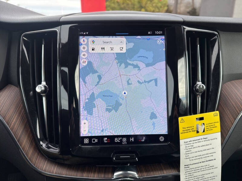 2022 Volvo XC60 B5 Momentum