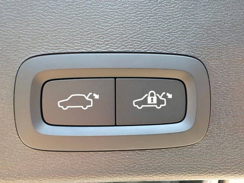 2026 Volvo XC40 B5 Ultra