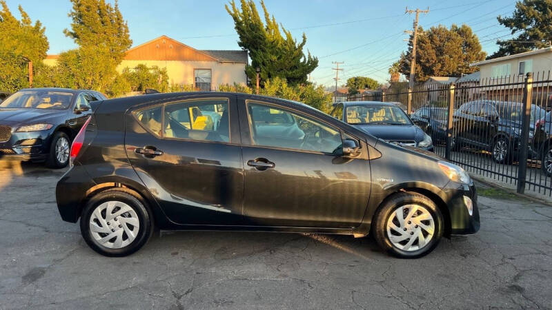 2016 Toyota Prius c One