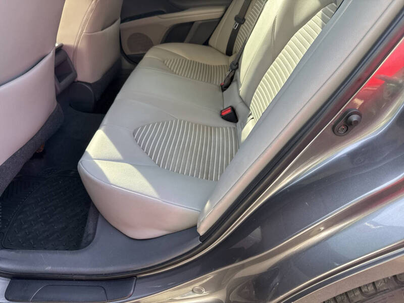 2020 Toyota Camry SE