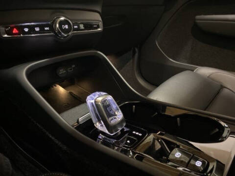 2025 Volvo XC40 B5 Plus Dark Theme