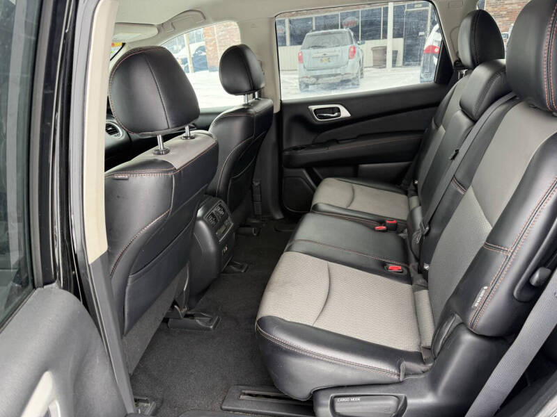 2020 Nissan Pathfinder SV