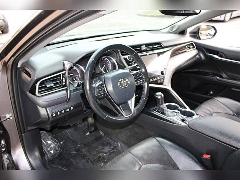 2020 Toyota Camry Hybrid XLE