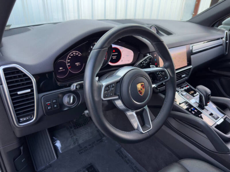 2023 Porsche Cayenne Platinum Edition