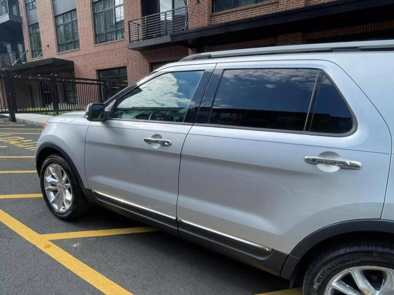 2011 Ford Explorer Limited photo 15