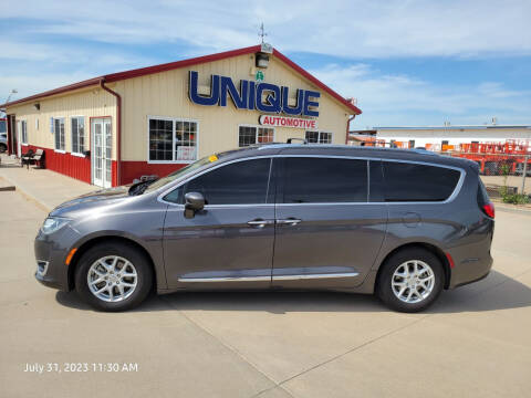 2020 Chrysler Pacifica for sale at UNIQUE AUTOMOTIVE "BE UNIQUE" in Garden City KS