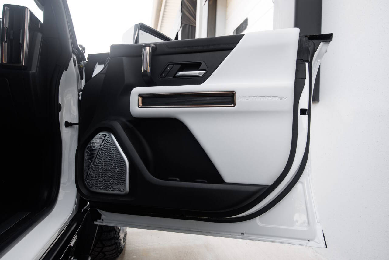2022 GMC HUMMER EV 23