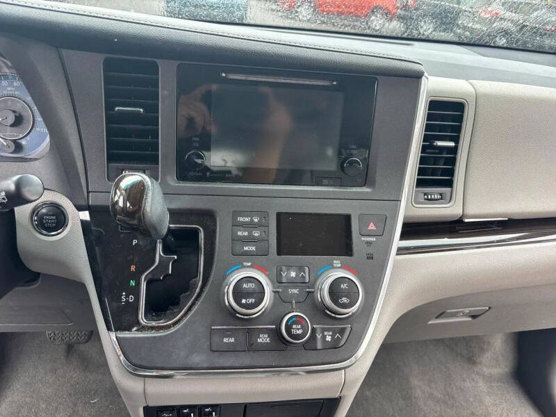 2017 Toyota Sienna
