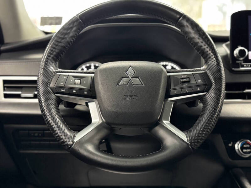 2023 Mitsubishi Outlander SE Special Edition