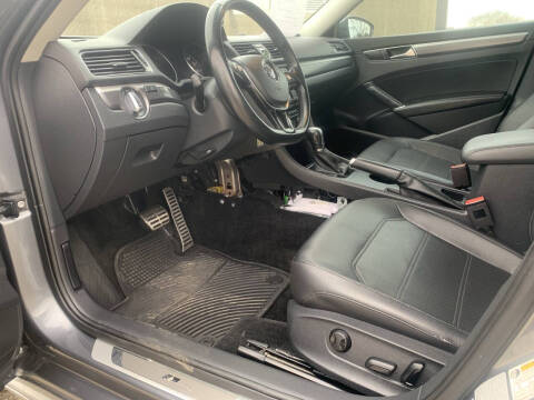 2017 Volkswagen Passat 1.8T R-Line