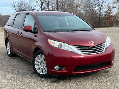 2011 Toyota Sienna for sale at DIRECT AUTO SALES in Maple Grove MN