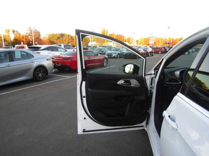 2024 Chrysler Pacifica Touring