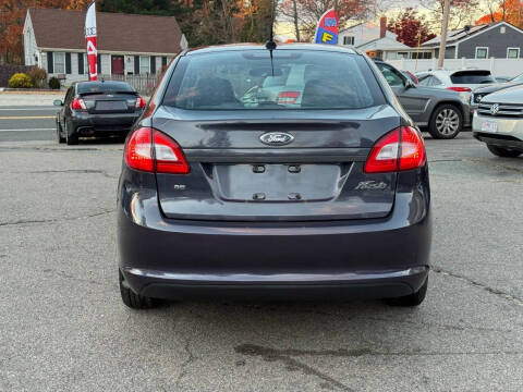 2013 Ford Fiesta SE
