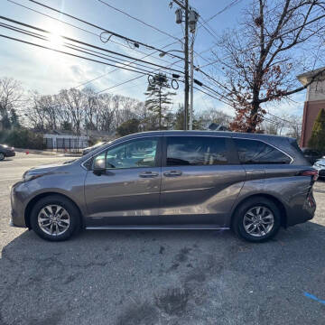 2021 Toyota Sienna LE 8-Passenger