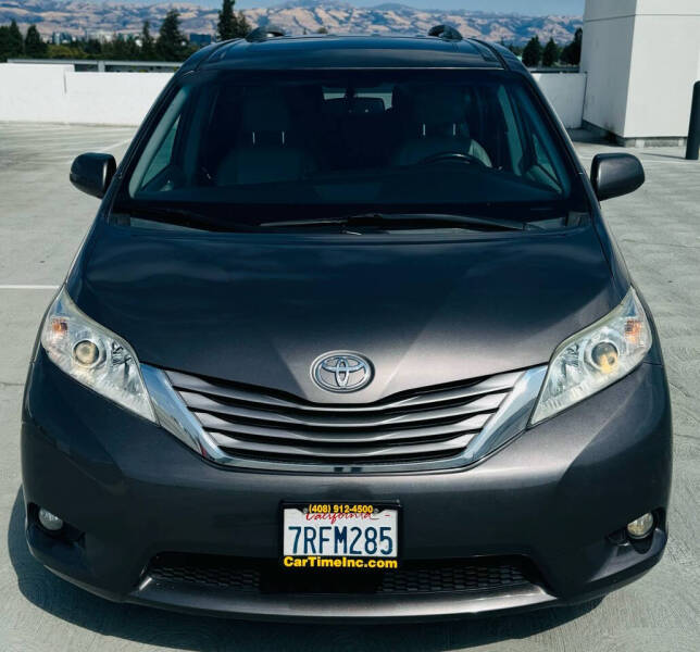 2016 Toyota Sienna XLE Premium 8-Passenger