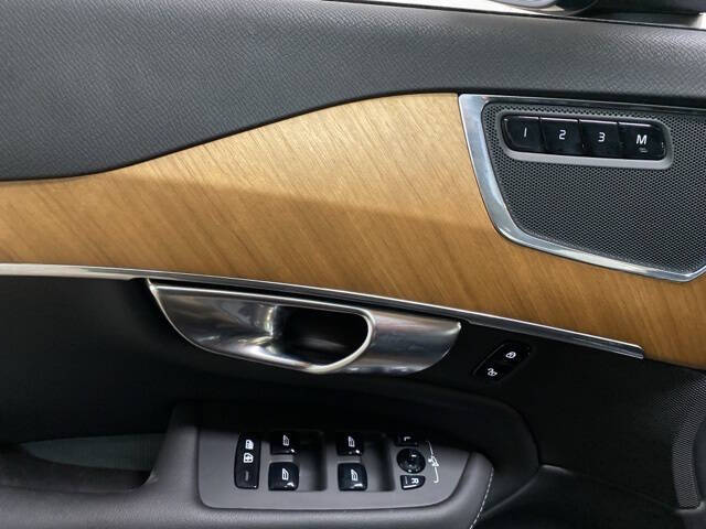 2025 Volvo XC90 B6 Plus Bright Theme 7P