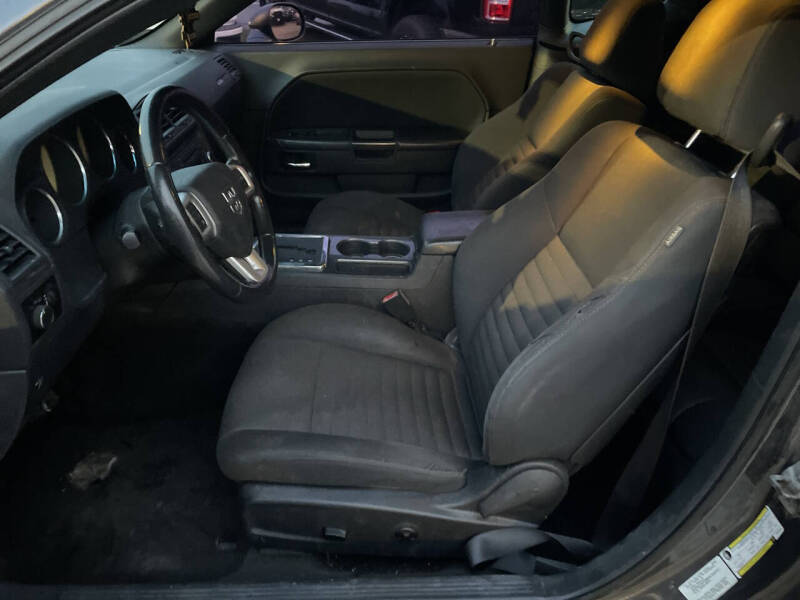 2013 Dodge Challenger SXT Plus