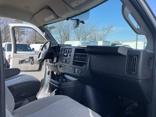 2025 Chevrolet Express 2500