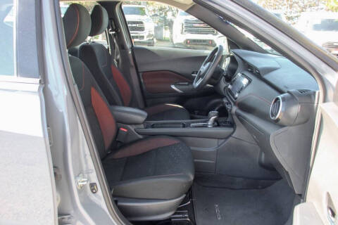 2023 Nissan Kicks SR