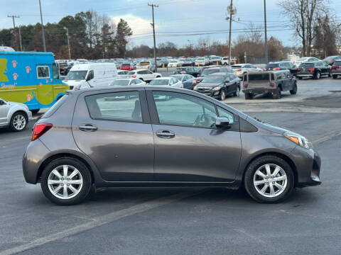 2015 Toyota Yaris 5-Door LE