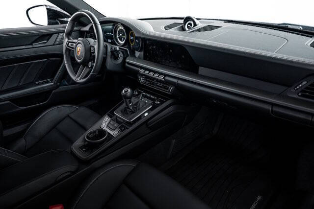 2024 Porsche 911 Carrera 4 GTS