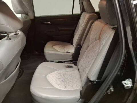 2023 Toyota Highlander Hybrid Bronze Edition